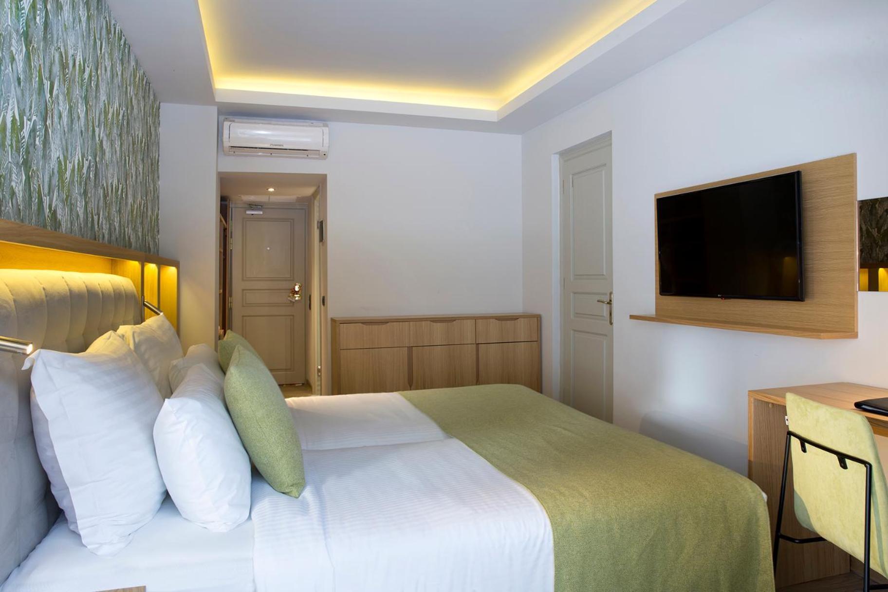 Отель Dolce By Wyndham Athens Attica Riviera 5*